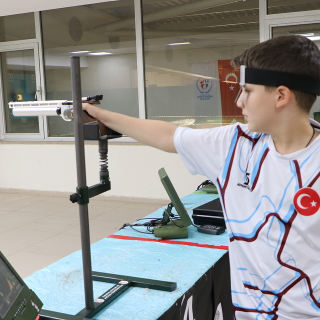 Üst üste 2 Türkiye birinciliği eden genç atıcı, yeni başarılar hedefliyor