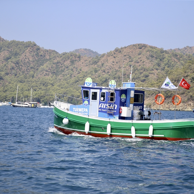 Fethiye'de "TURMEPA 30. Yıl" atık alım teknesi göreve başladı