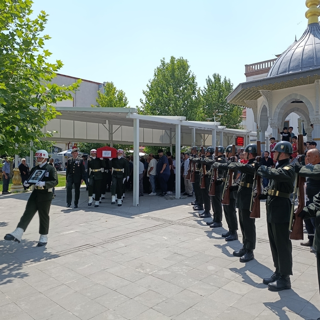 Kıbrıs gazisi son yolculuğuna uğurlandı