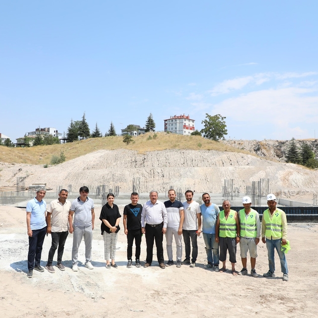 Başkan Palancıoğlu, ilkokul inşaatında incelemelerde bulundu