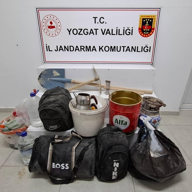 Yozgat'ta izinsiz kazı yapan 4 şüpheli suçüstü yakalandı