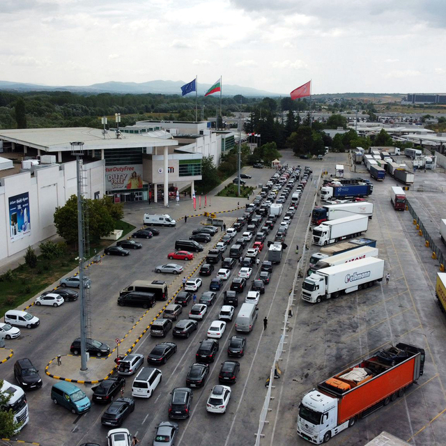 Türkiye'de tatillerini tamamlayan gurbetçilerin, dönüş yolculuğu başladı