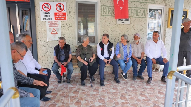 Bayburt Valisi Eldivan köy ziyaretlerinde vatandaşlarla bir araya geldi