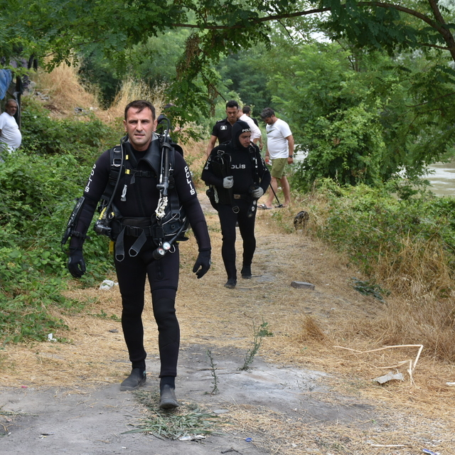 Sakarya Nehri'nde kaybolan genç aranıyor