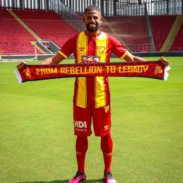 Göztepe'de Teixeria imzayı attı