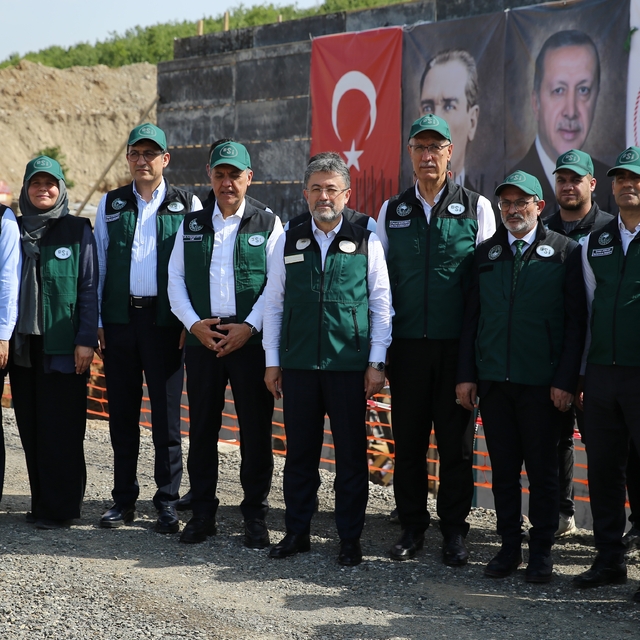 Bakan Yumaklı, Bingöl'de içme suyu deposunda incelemede bulundu: