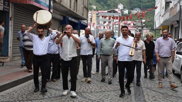 Trabzon'da "8. Keşan, Balıkçılık ve Kültür Festivali ile Kaldırım Yayla Şenliği" başladı