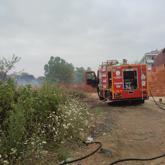 Çarşamba'da sazlık alanda çıkan yangın söndürüldü