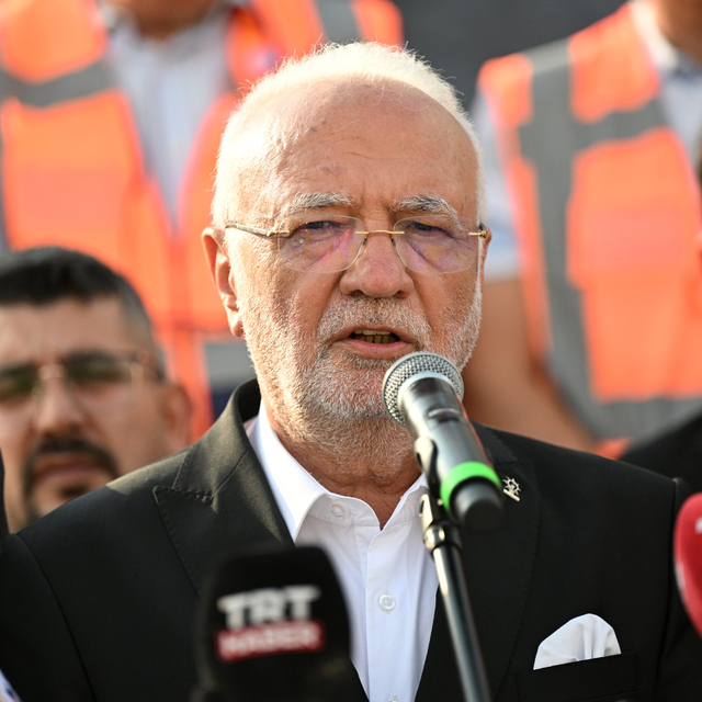 AK Parti Genel Başkanvekili Elitaş, Kayseri'de hızlı tren şantiyesinde konu...