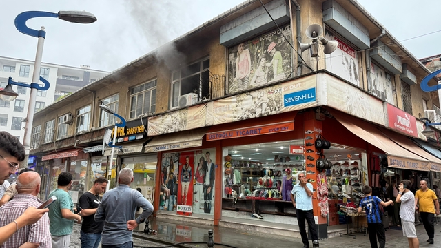 Rize'de elektrik dağıtım şirketinin ofisi yandı