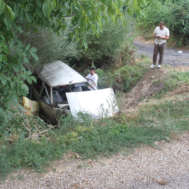 Konya'da kanala düşen otomobildeki 3 kişi yaralandı