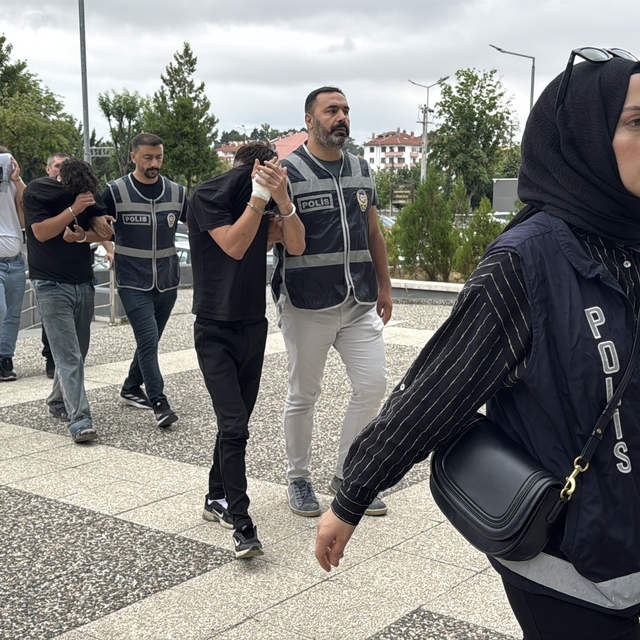 Bolu'da eğlence mekanından içki çalan 3 şüpheli yakalandı