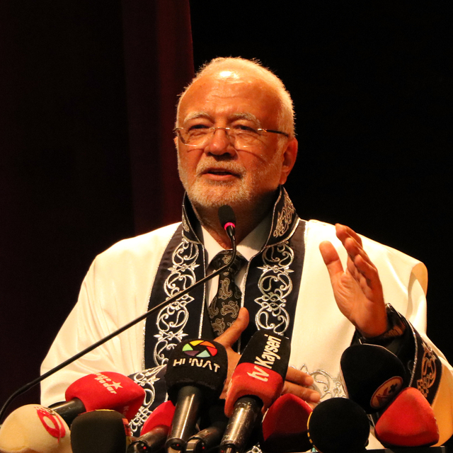 AK Parti'li Elitaş: Bilgiye ulaşmak o kadar kolay ki, cebinizde dünyayı taş...