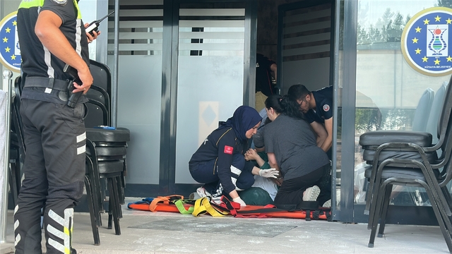 Kütahya'da lokalin asma tavanı çöktü; 1 yaralı