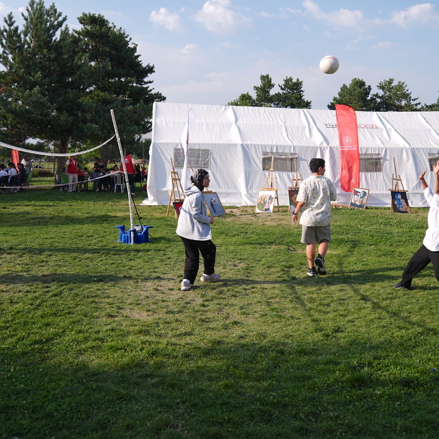 Erzurum'da yaklaşık 5 bin gencin faydalanabileceği "Çadır Gençlik Merkezi"...