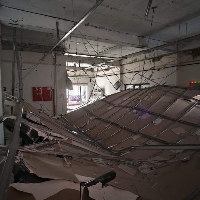 Kütahya'da lokalin asma tavanı çöktü, işletmeci yaralandı