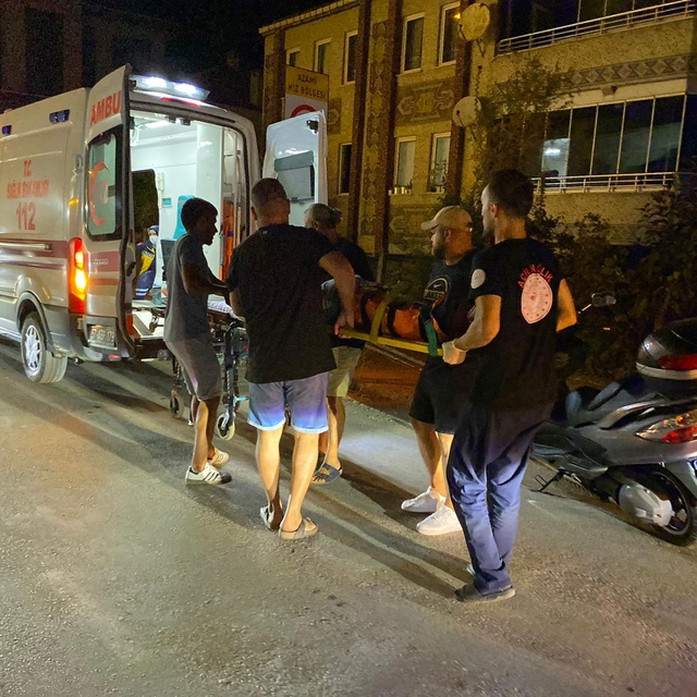 Türkeli'de motosiklet kazasında 2 kişi yaralandı