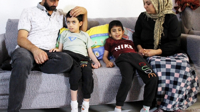 3 çocukları ölümcül hastalığa yakalanan ailenin umut arayışı