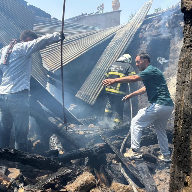 Ulaş ilçesinde kilerde çıkan yangın hasara neden oldu