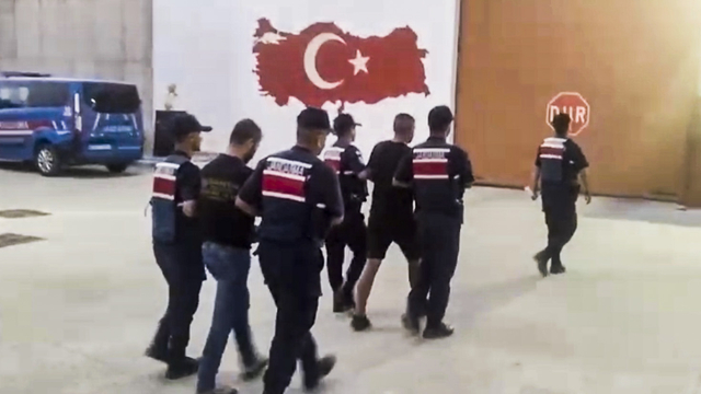 Mersin'de ormanlık alanda yangın çıkaran 2 zanlı tutuklandı