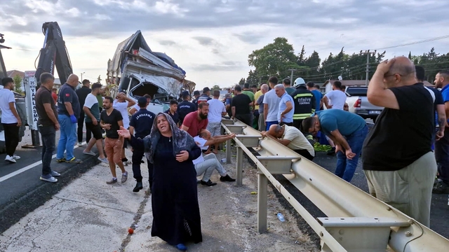 Tekirdağ'da kamyon devrildi; 3 kardeşten 1'i öldü, diğerleri yaralı