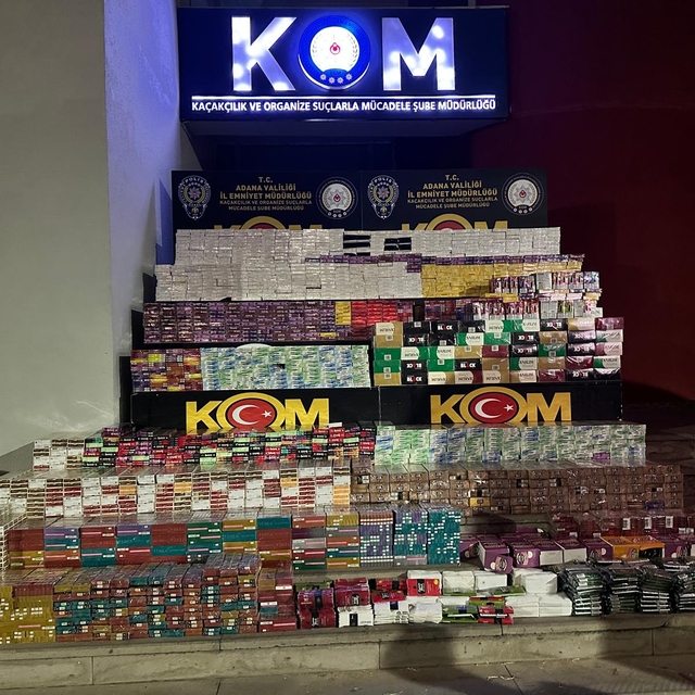 Adana'da kaçak 18 bin 310 paket sigara ve 34 bin paket pipo tütünü ele geçi...