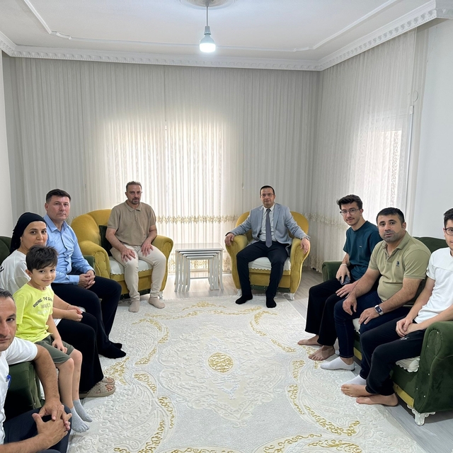 Cizre Kaymakamı Baycar, YKS ve YDS'de dereceye giren öğrencileri ziyaret et...