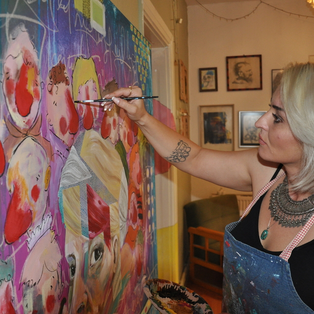 Deprem bölgesinden getirilen kullanılmayan kitaplar 9 metrekarelik portreye...