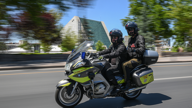 Motosiklet ambulans ekipleri hastaya hızla ulaşarak etkin müdahale sağlıyor