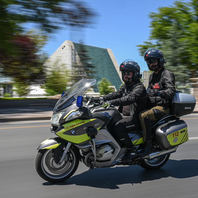 Motosiklet ambulans ekipleri hastaya hızla ulaşarak etkin müdahale sağlıyor