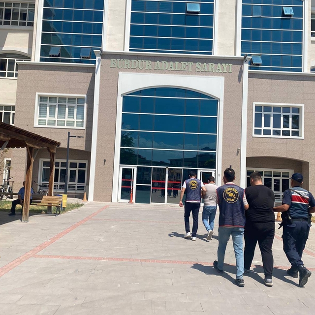 Burdur'da çalıntı hayvanlarla silah takası yaptığı iddia edilen zanlı tutuk...