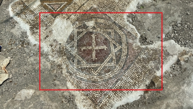 Diyarbakır'da mezar kazısında mozaik, Davut yıldızı ve 6 satırlık dilekçe yazısı ortaya çıktı