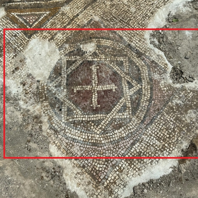 Diyarbakır'da mezar kazısında mozaik, Davut yıldızı ve 6 satırlık dilekçe y...