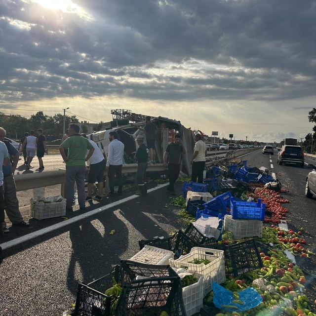 Tekirdağ'da devrilen kamyonun sürücüsü öldü