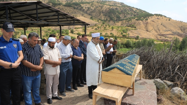 Elazığ'da maden ocağındaki göçükte ölen işçinin cenazesi defnedildi