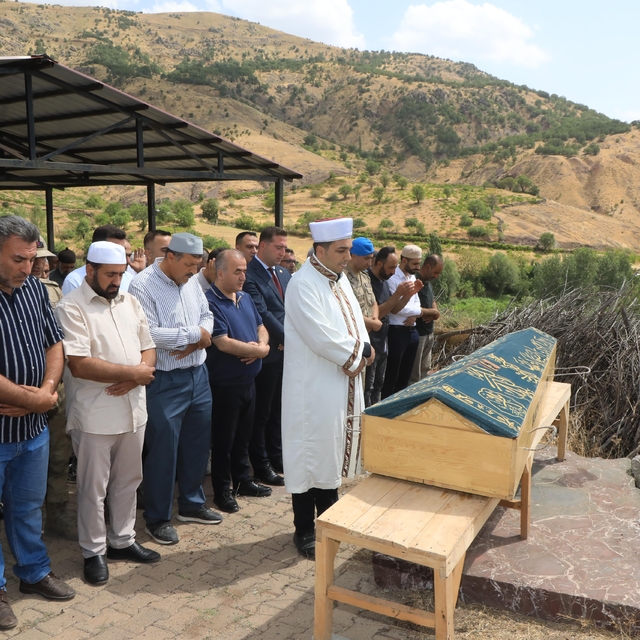 Elazığ'da maden ocağındaki göçükte ölen işçinin cenazesi defnedildi