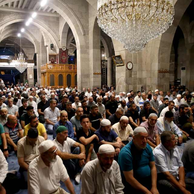 Kayseri'de gurbetçiler tarihi camide sabah namazında buluştu