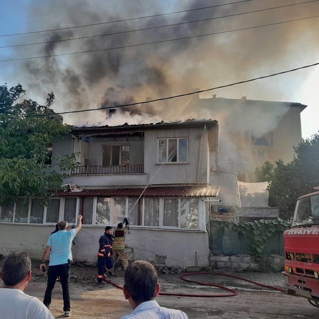 Gölbaşı'nda bir evde çıkan yangın söndürüldü