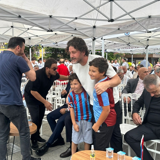 Taraftarla buluşan Fatih Tekke'den 'mücadeleye devam' mesajı