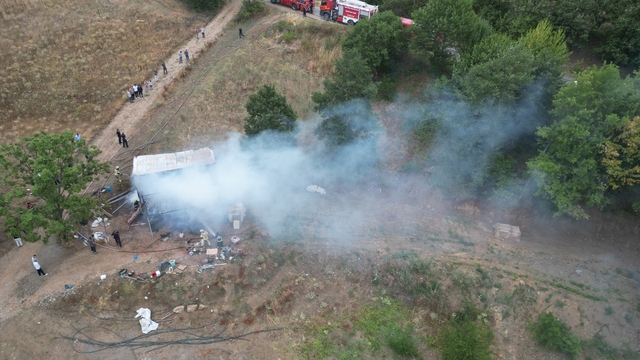 Bursa'da ormanlık alanda baraka yandı