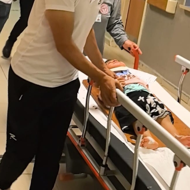 Balkondan düşen 2 yaşındaki Merve ağır yaralandı