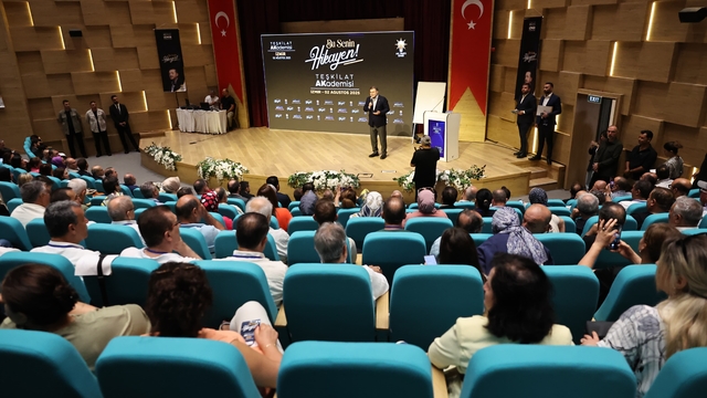 AK Parti İzmir'de "Teşkilat Akademisi" programı düzenledi