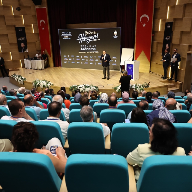 AK Parti İzmir'de "Teşkilat Akademisi" programı düzenledi