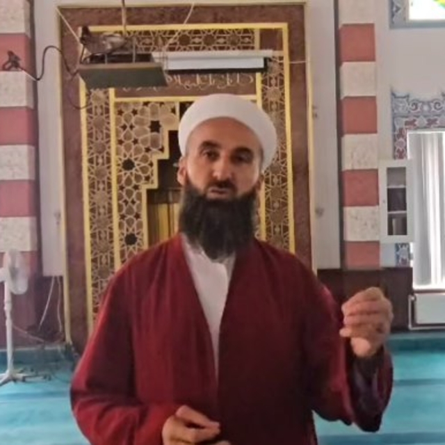 İmam, namaz sırasında mahfilden düşen çocuğu kurtardı