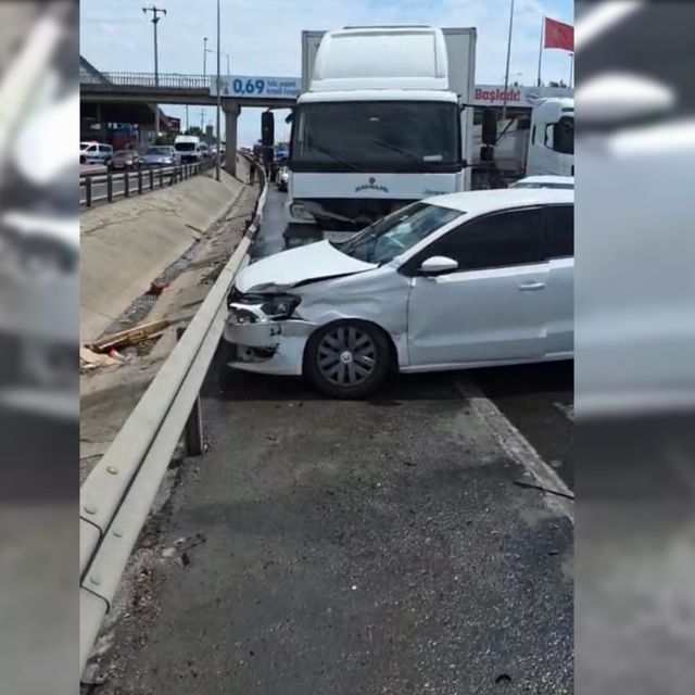 Kocaeli'de 10 aracın karıştığı kaza; 2 yaralı