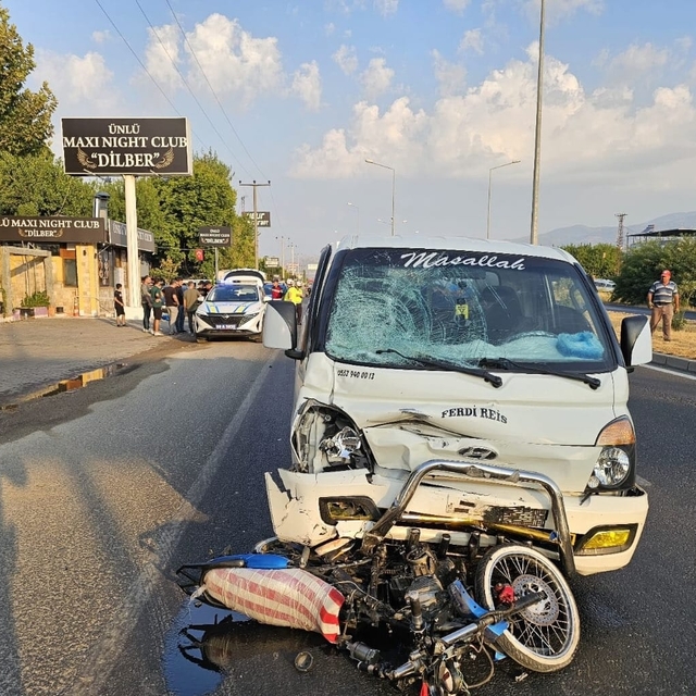 Aydın'da kamyonetle çarpışan motosikletin sürücüsü öldü
