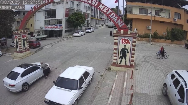 Otomobil, görme engelliye çarptı; kaza kamerada