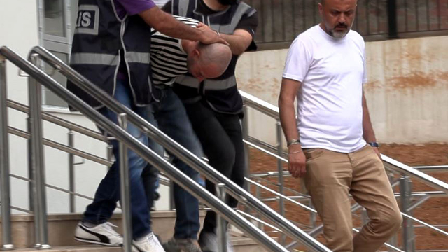 Boşanma aşamasındaki eşi Sinem'i öldürüp, bekçiyi yaralayan şüpheli, tanınmamak için saçlarını kazımış (3)