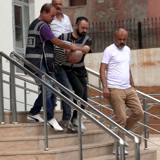 Boşanma aşamasındaki eşi Sinem'i öldürüp, bekçiyi yaralayan şüpheli, tanınm...