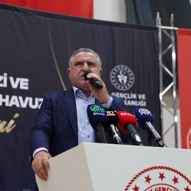 Bakan Bak: 12 milyon vatandaşımıza yüzme öğrettik